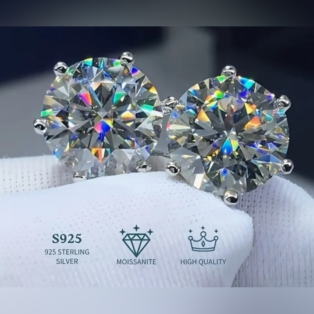 Moissanite S925 Sterling Silver 0.5 Carat Stud Earrings Excellent Condition New!